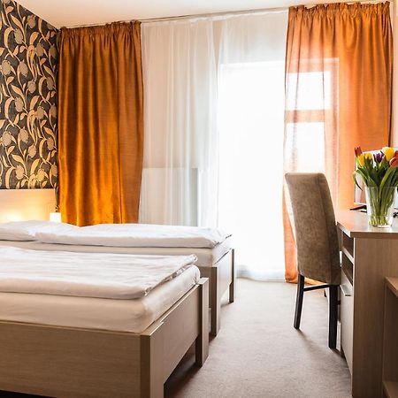 Hotel Dastan Levice Extérieur photo