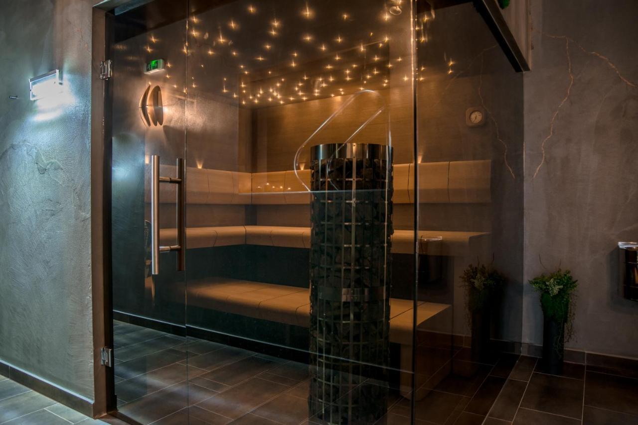 Hotel Dastan Levice Extérieur photo