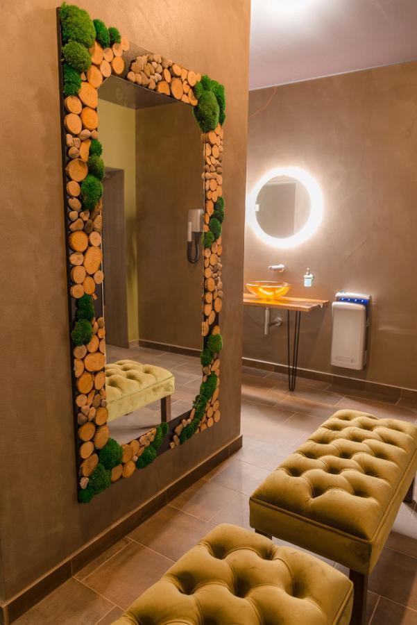 Hotel Dastan Levice Extérieur photo