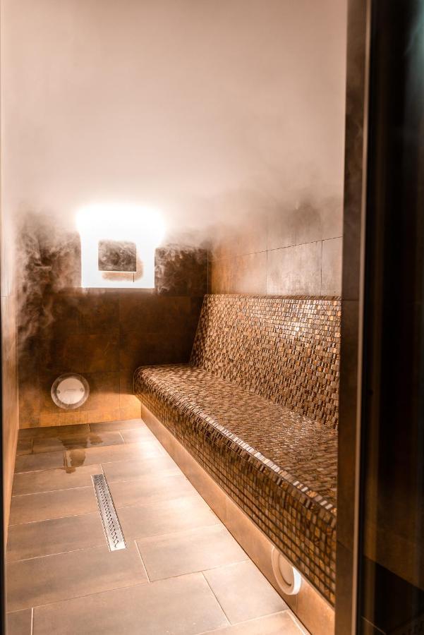 Hotel Dastan Levice Extérieur photo
