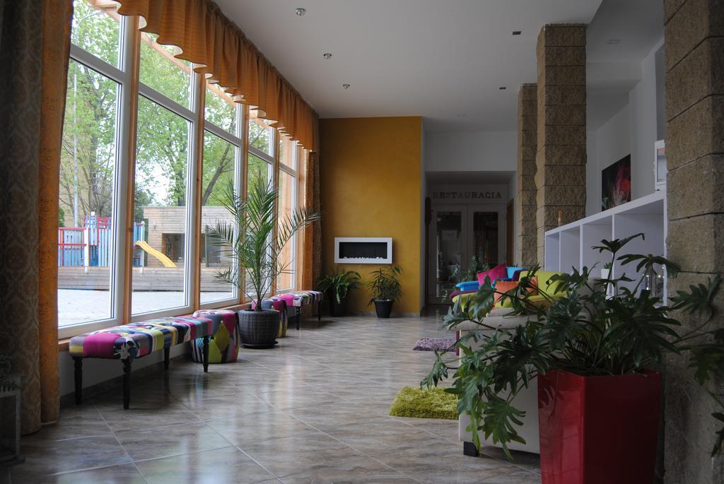 Hotel Dastan Levice Extérieur photo