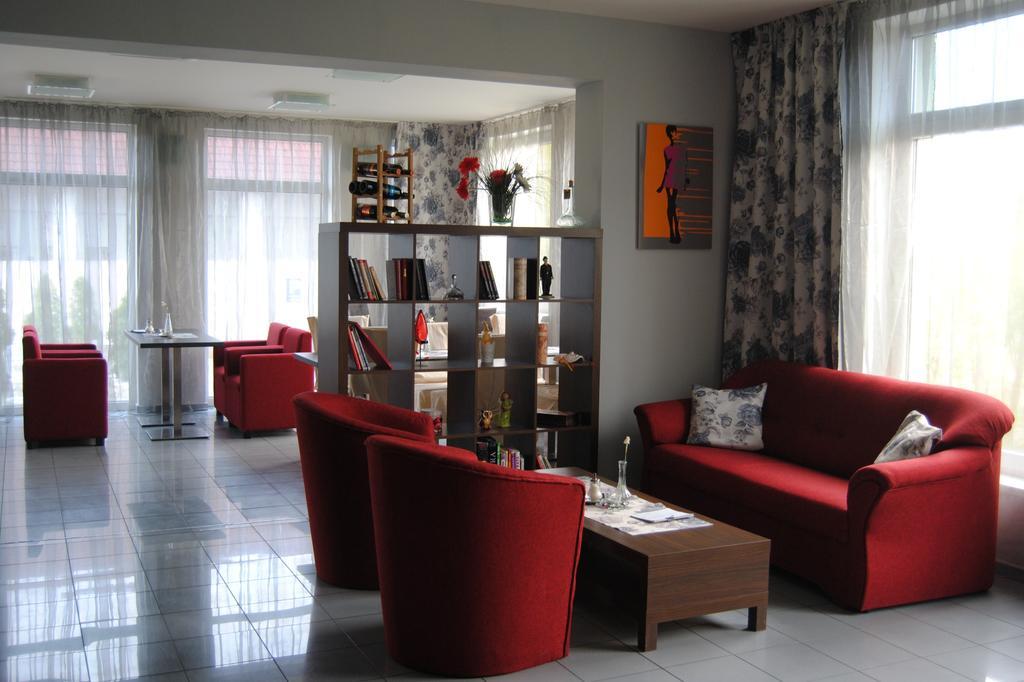 Hotel Dastan Levice Extérieur photo