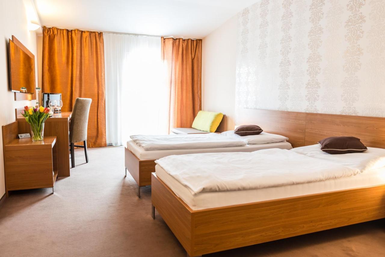 Hotel Dastan Levice Extérieur photo