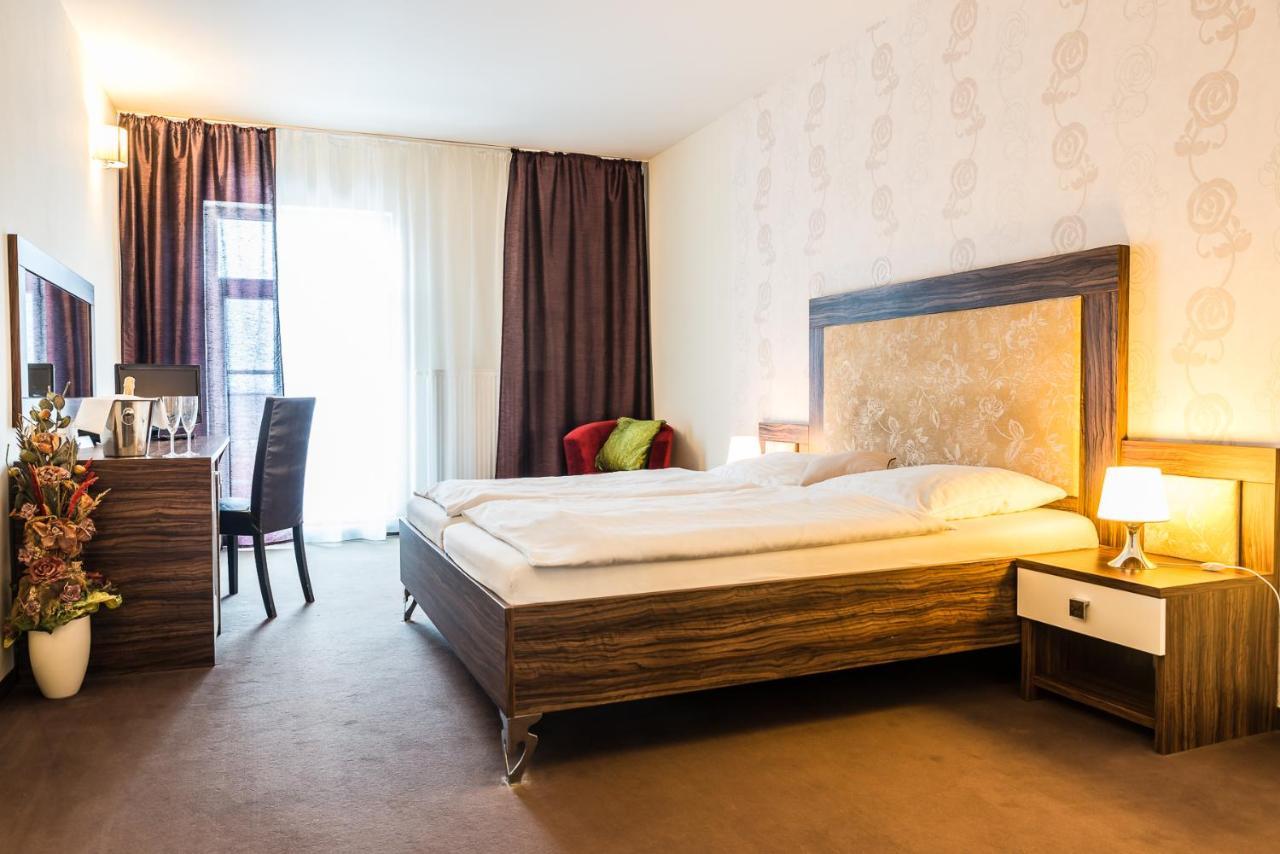 Hotel Dastan Levice Extérieur photo