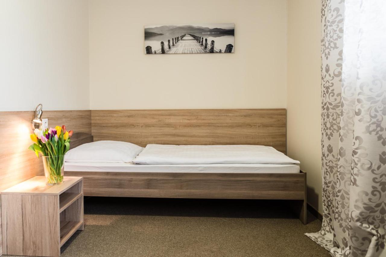 Hotel Dastan Levice Extérieur photo
