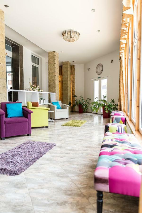 Hotel Dastan Levice Extérieur photo