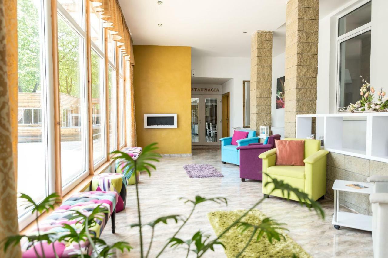 Hotel Dastan Levice Extérieur photo
