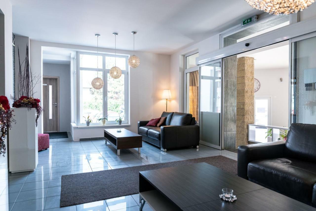 Hotel Dastan Levice Extérieur photo