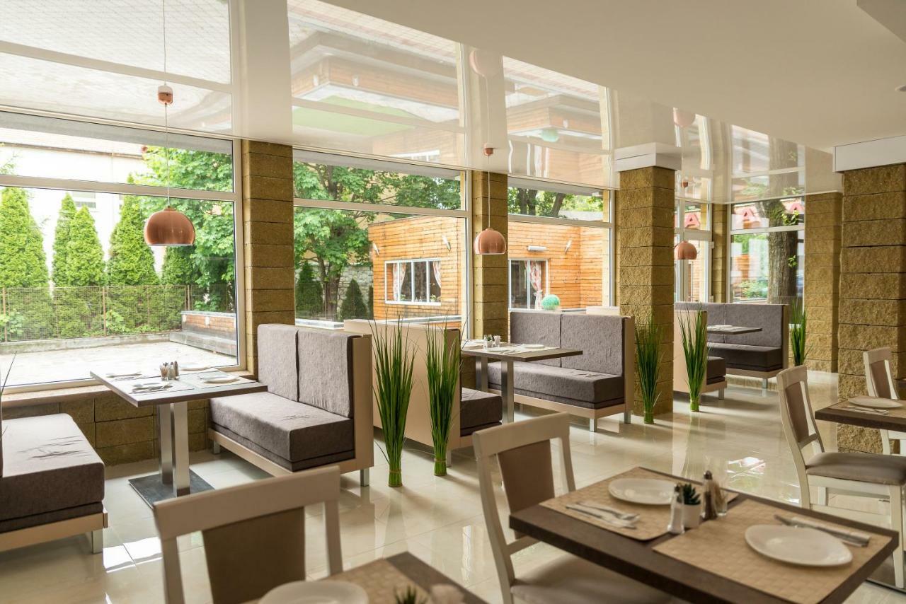 Hotel Dastan Levice Extérieur photo